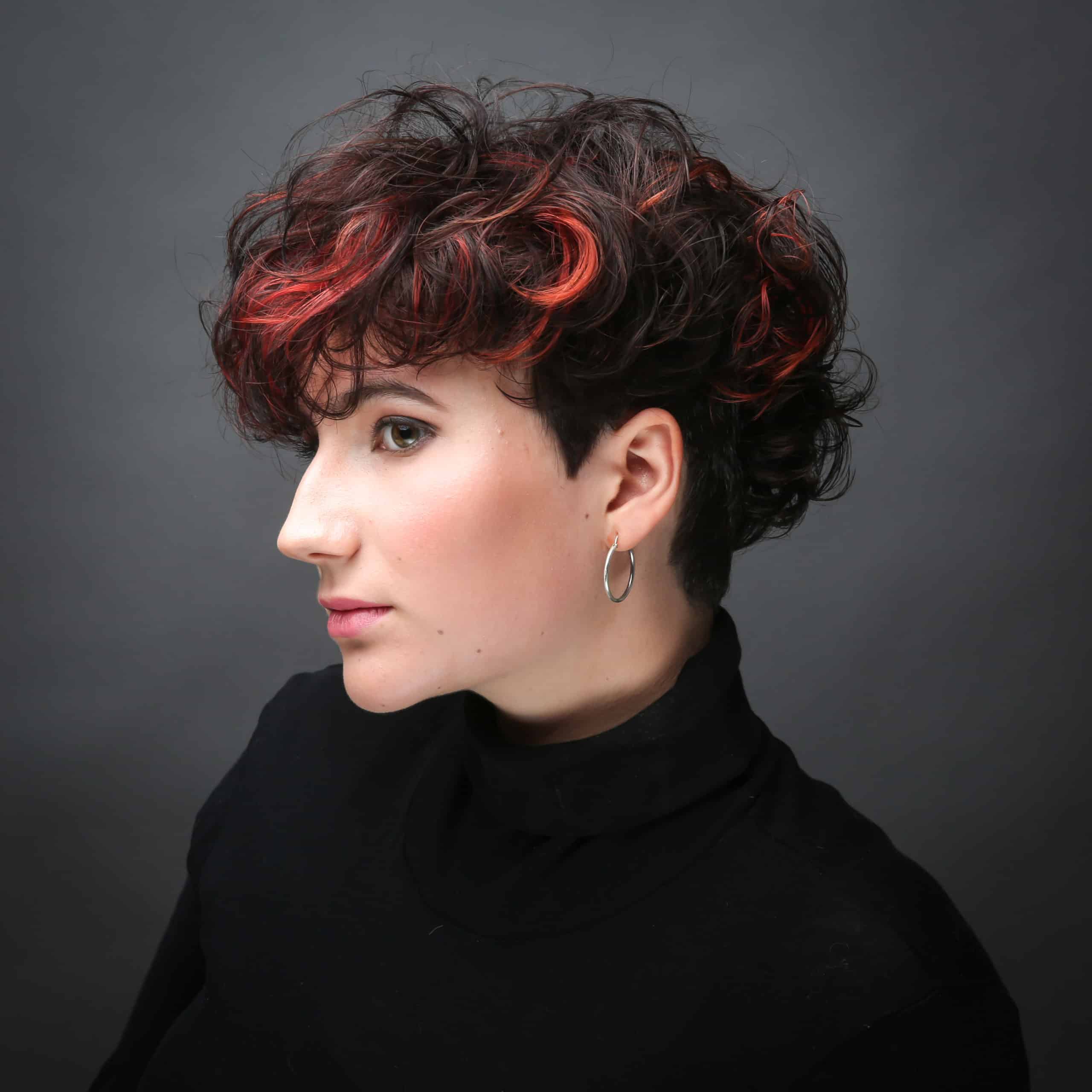 Portrait coiffure courte femme salon louis XVII à La Rochelle