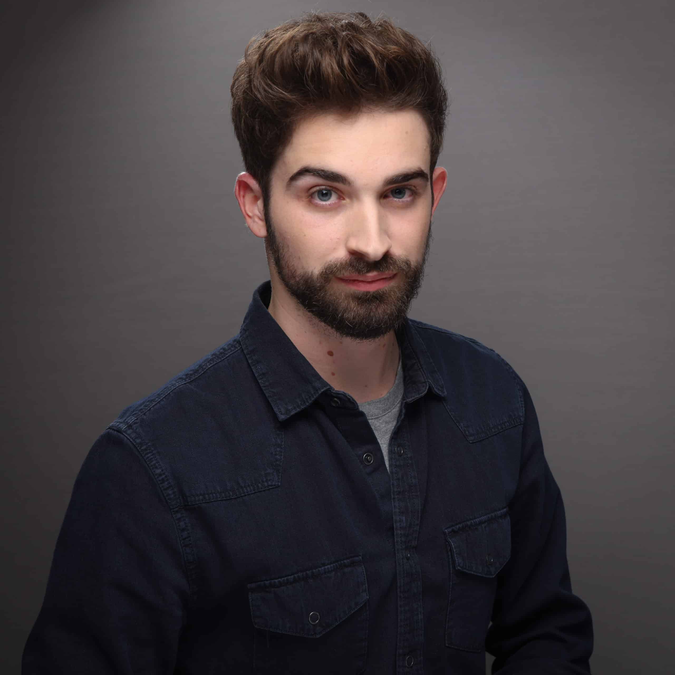 Portrait coiffure homme salon louis XVII à La Rochelle